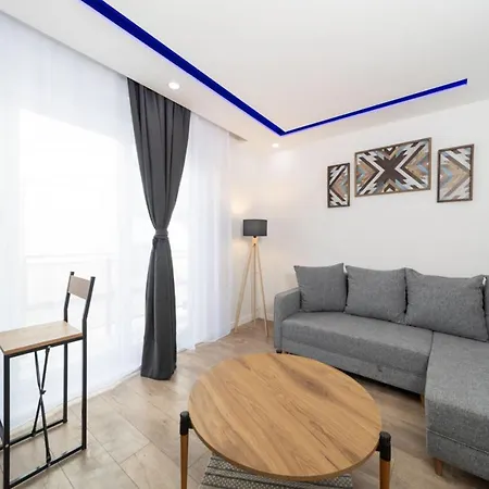 Cozy With Central Location In *