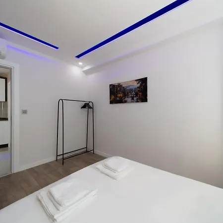 Cozy With Central Location In Antalya